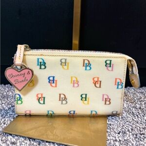 EUC Dooney & Bourke Cream Multicolor Logo Zip Wallet/Clutch!